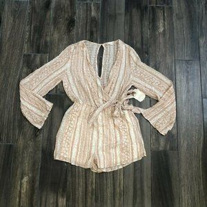 NWT- altar'd state peach multi romper Small vneck Bow K